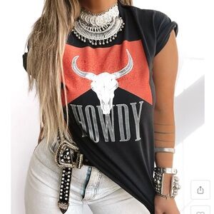 Black and Red 'Howdy' Graphic Tee